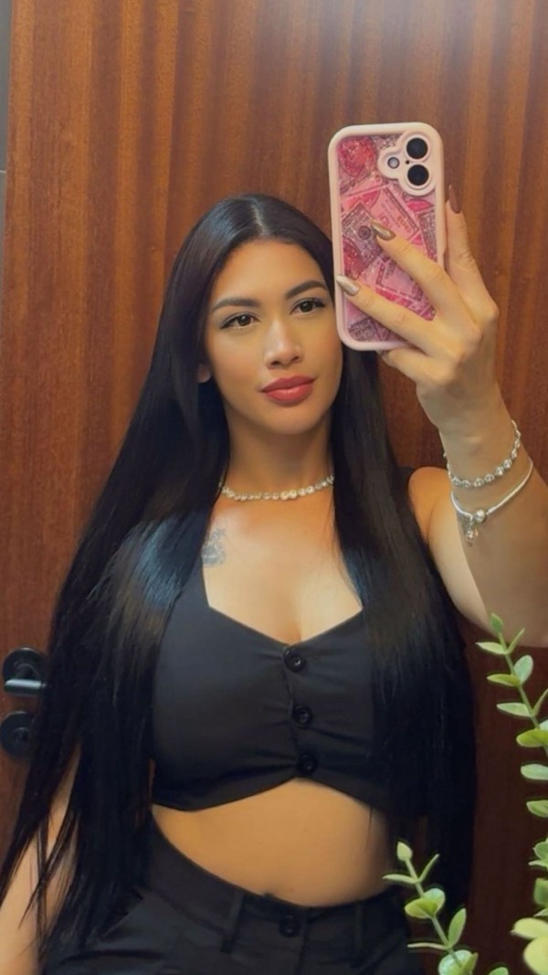 Mia novedad 23 años sin prisas belleza