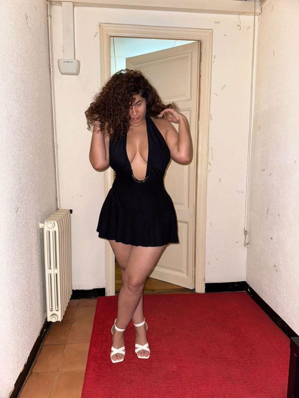 CAMILA · 29 · COLOMBIANA — femenina, cercana y muy atractiva Soy una mu