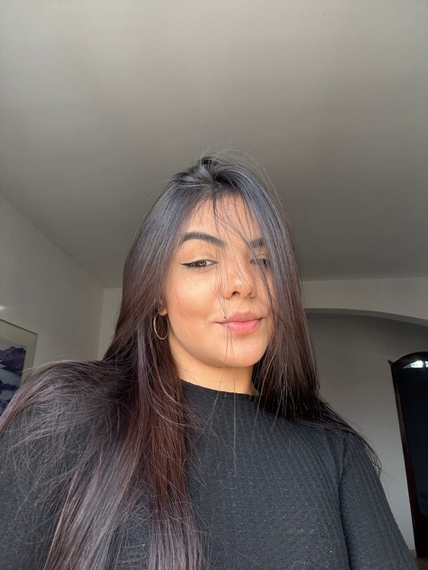 Joven latina para disfrutar. La mejor decisión! fiestera y divertida