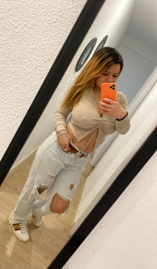 GUARRA FIESTERA CON GANAS DE FOLLAR.