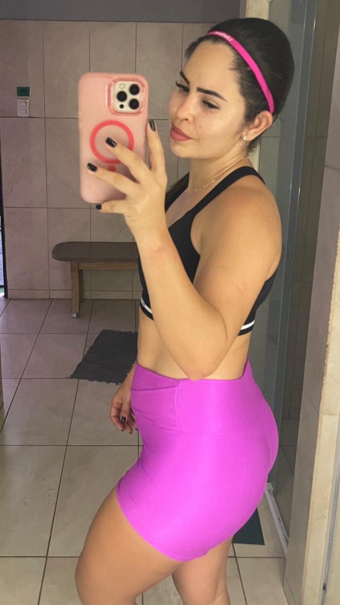 FIESTERA Y CALIENTE PARA UN ENCUENTRO LOCO