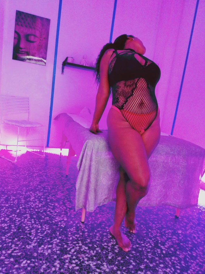 MULATA DE TETAS GRANDES QUIERE LECHITA CALIENTE