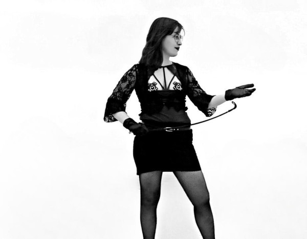 Arquitecta de tus deseos oscuros