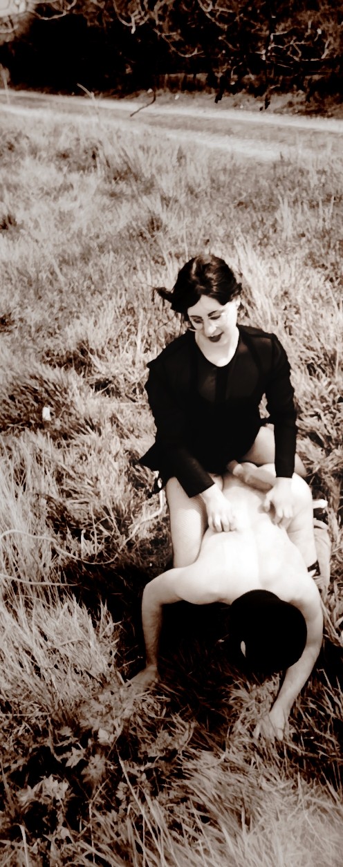 Arquitecta de tus deseos oscuros