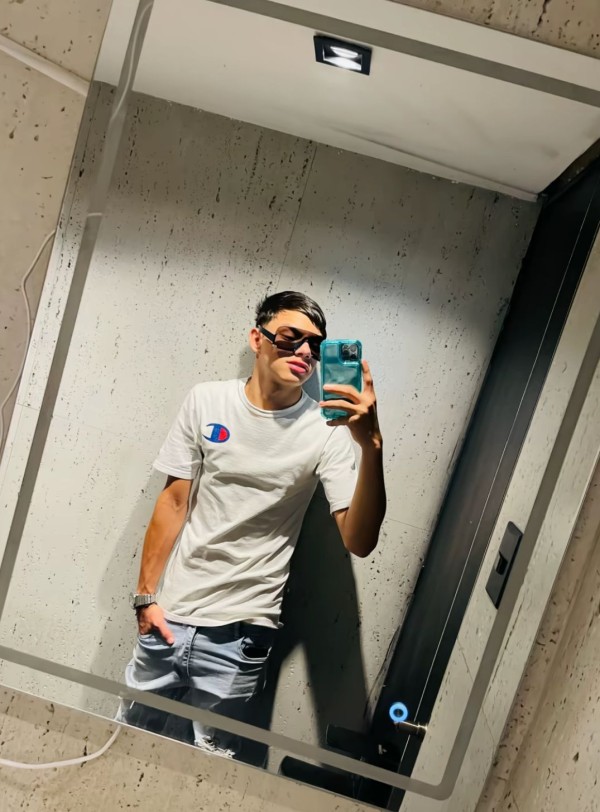 Chico Joven Pollón Dominante Disponible la Coruña Disponible Para parejas