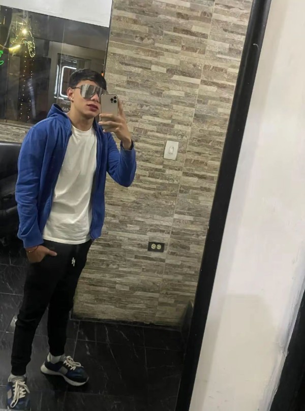 Chico Joven Pollón Dominante Disponible la Coruña Disponible Para parejas