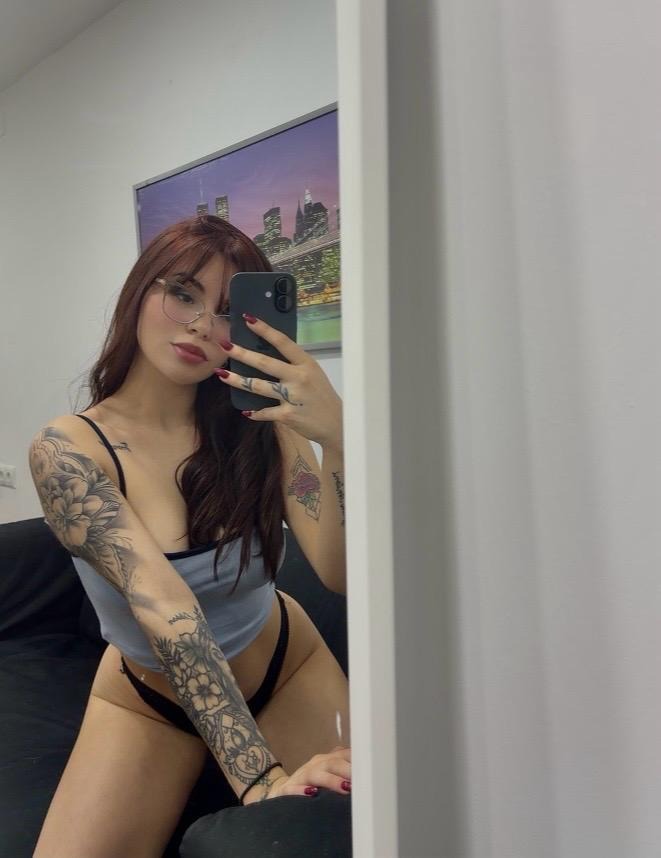 Juventud sutil y mirada que atrapa