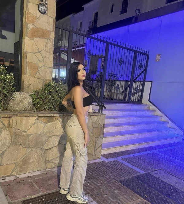Jeka jovencita trans encantadora