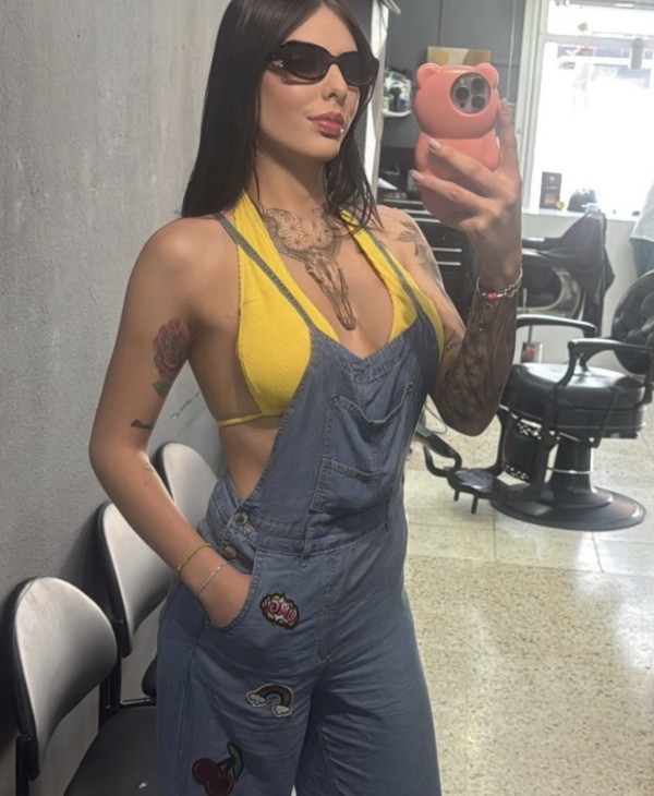 Jeka jovencita trans encantadora