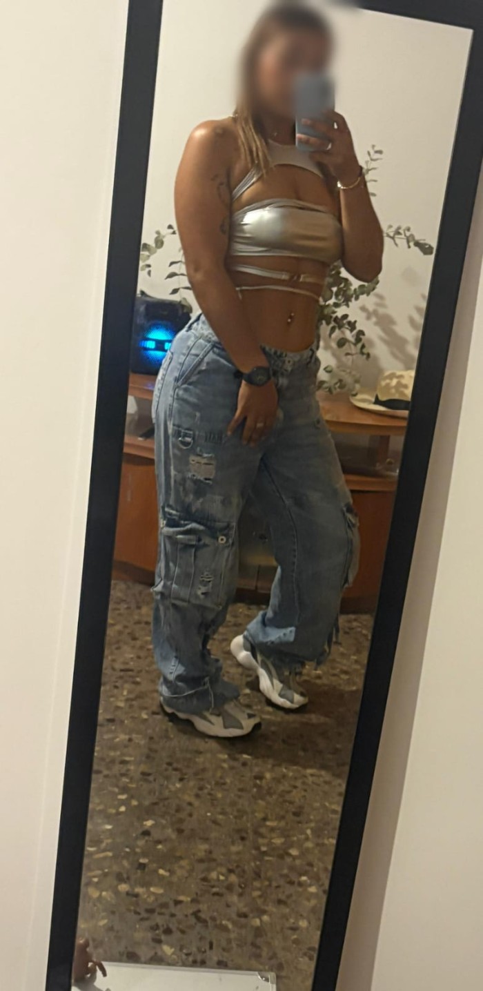 Latina cachonda