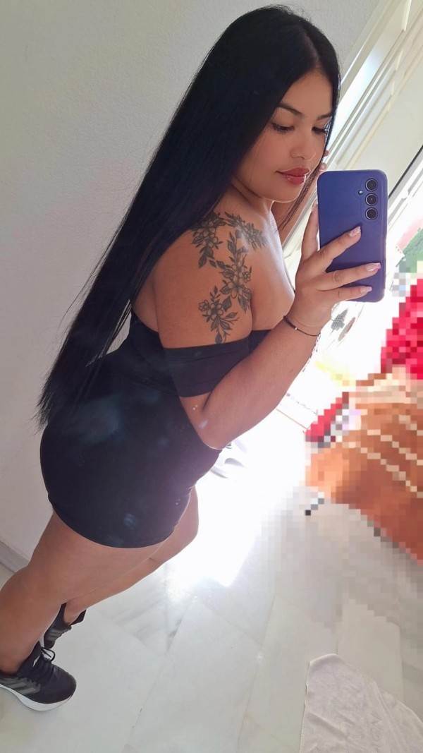 LARA JOVENCITA MORENA CON CURVAS GUAPA Y ENCANTADORA