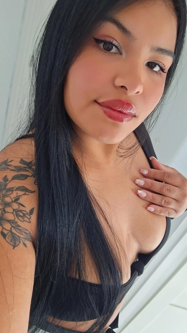 LARA DISPUESTA A DARTE PLACER DISFRUTEMOS JUNTOS