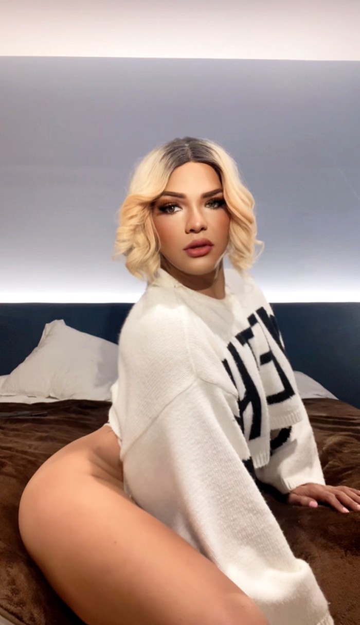 Fantaseas con un trío con dos TRANS hermanas !