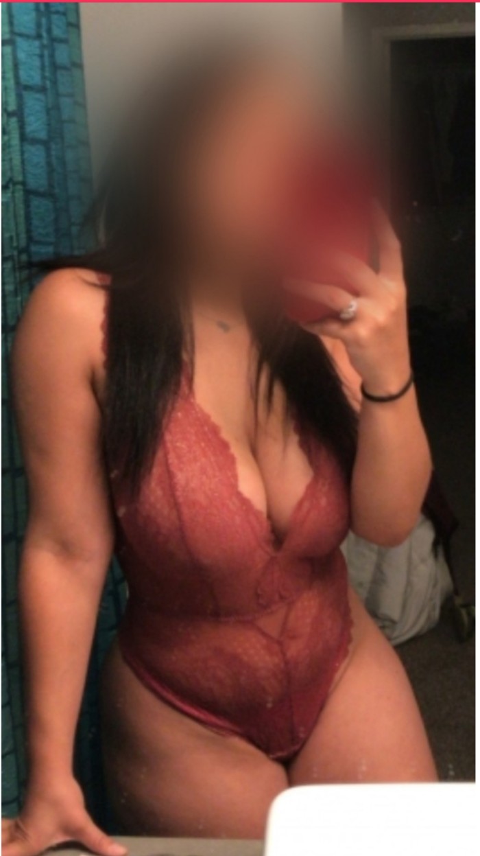 Hermosa latina implicada tatas grades fotos reales