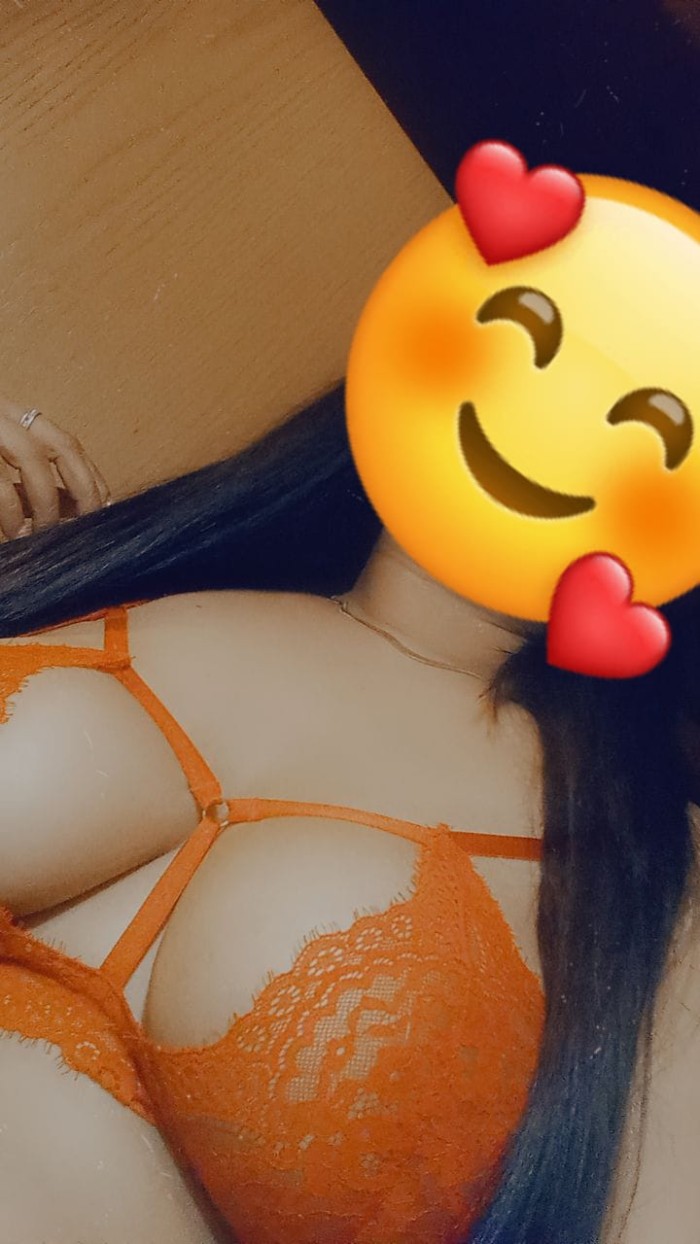 CORAL! MORBOSA CACHONDA FIESTERA MAMADITAS SALIVADAS VILLAGARCIA