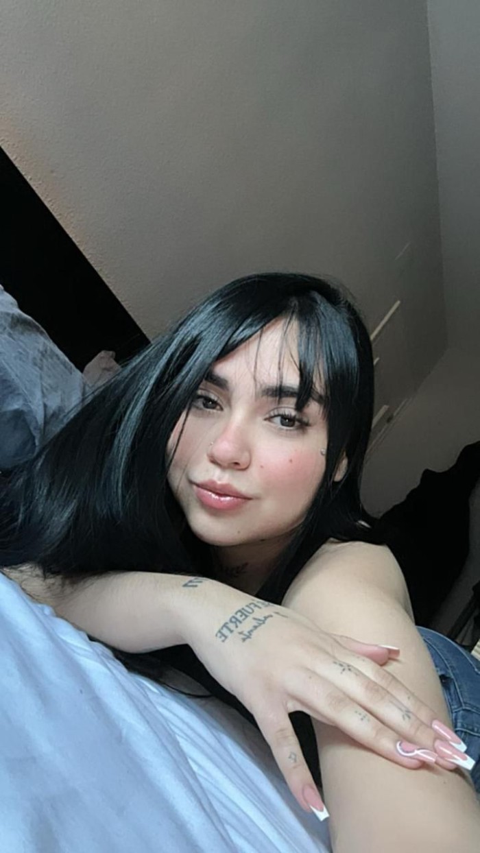 DELGADITA BIEN MOJADITA Y ESTRECHITA