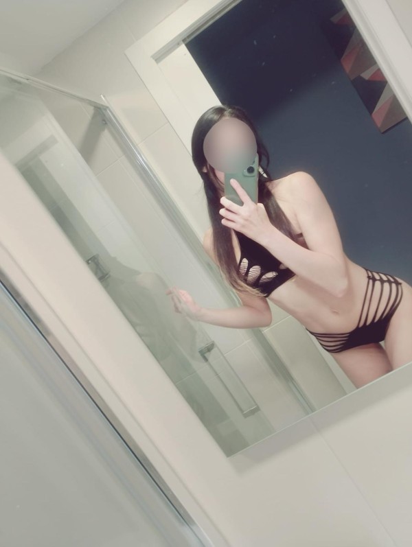 MIA 28 años, DULCE, DELICADA y muy SEXY