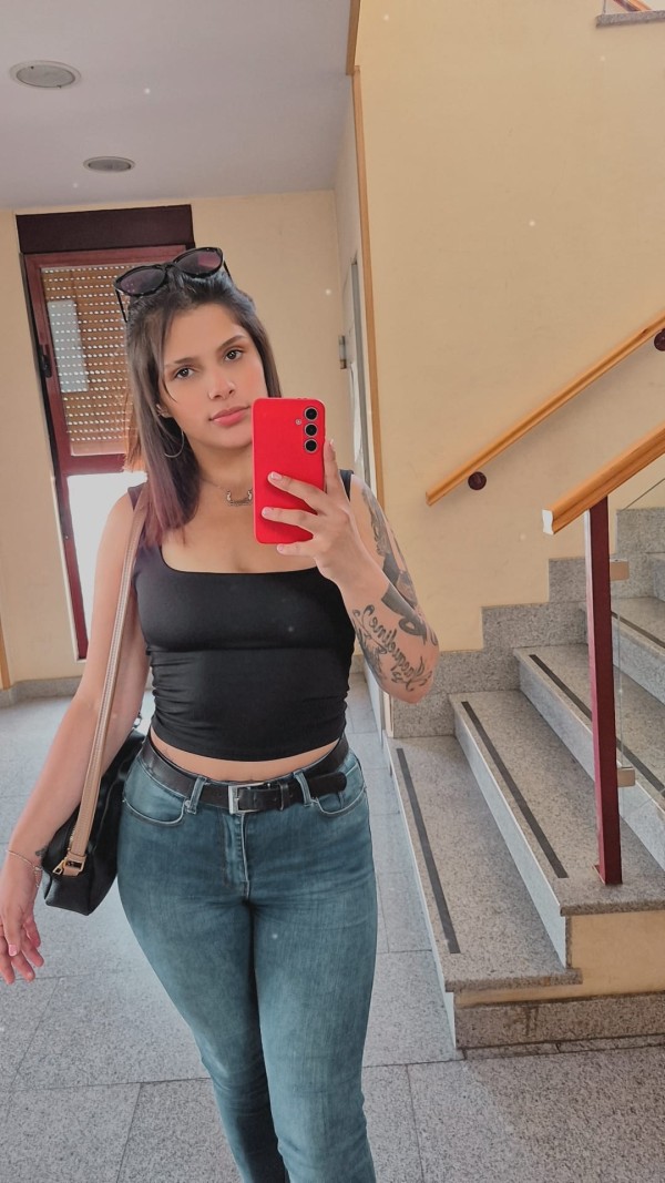 Simpática educada señorita colombiana