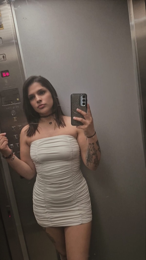 Simpática educada señorita colombiana