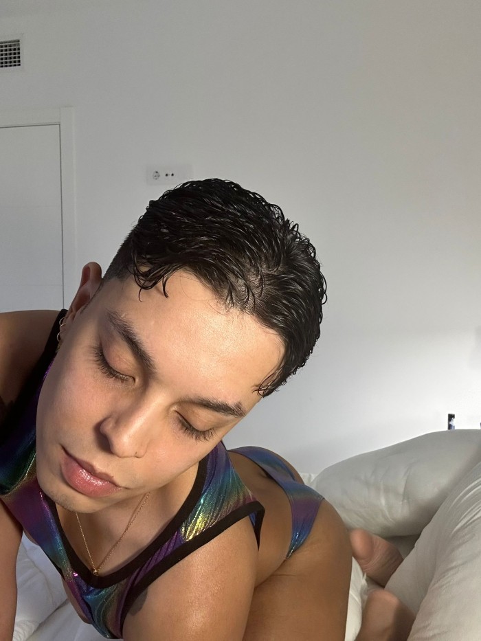 LATINO LECHERO GUARRO Y FIESTERO ATIENDO PAREJAS