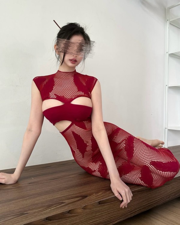 24 años BRUNETTE elegante y soicada MASAJISTA