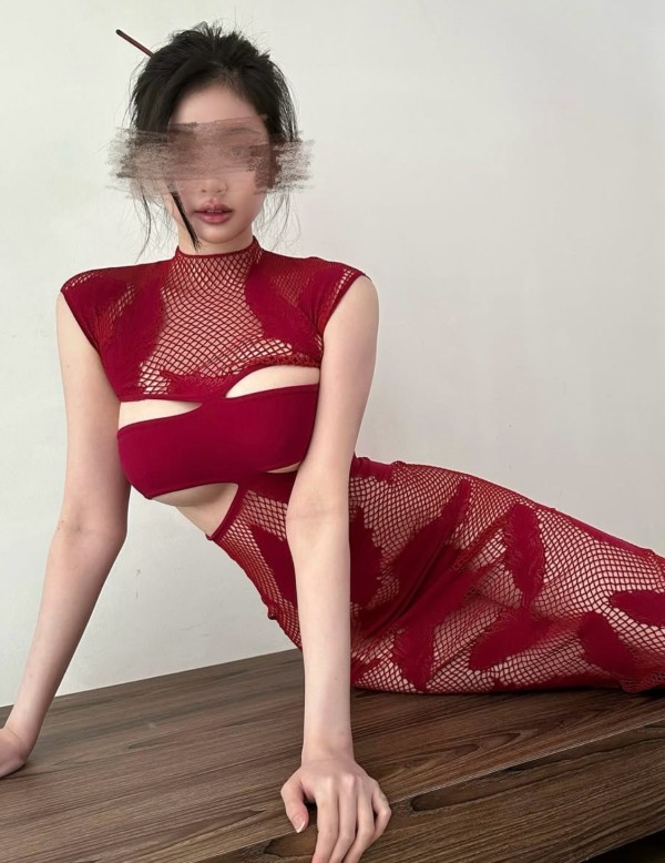 24 años BRUNETTE elegante y soicada MASAJISTA