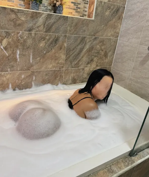 EN MI ENCONTRARAS UNA VERDADERA ACTRIZ PORNO