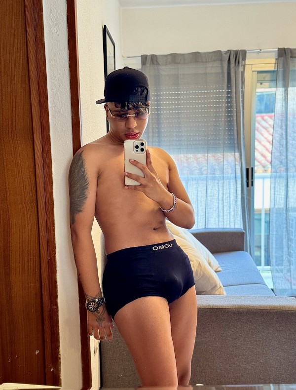 Cvalentino colombiano en ANDORRA Chico activo y pasivo  muy caliente