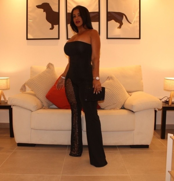 DANNA FERRER, HERMOSA MORENA PIEL MORENA. 24 HORAS