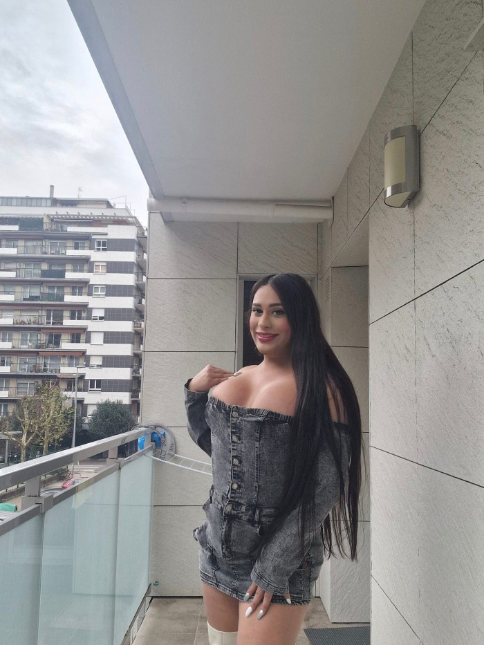 Descomplicada cachonda con ganas de todo