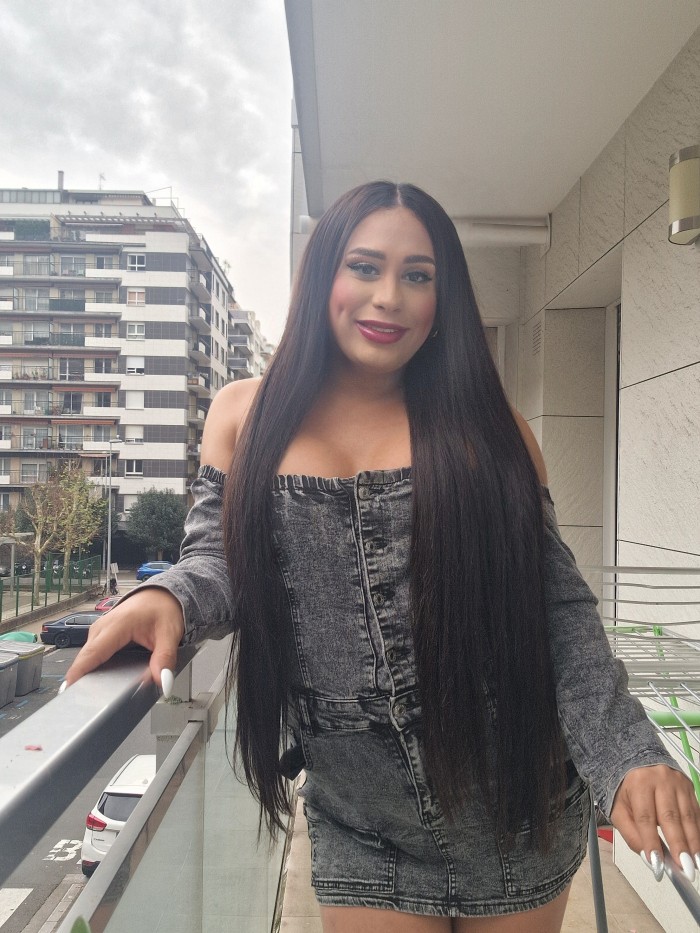 Descomplicada cachonda con ganas de todo