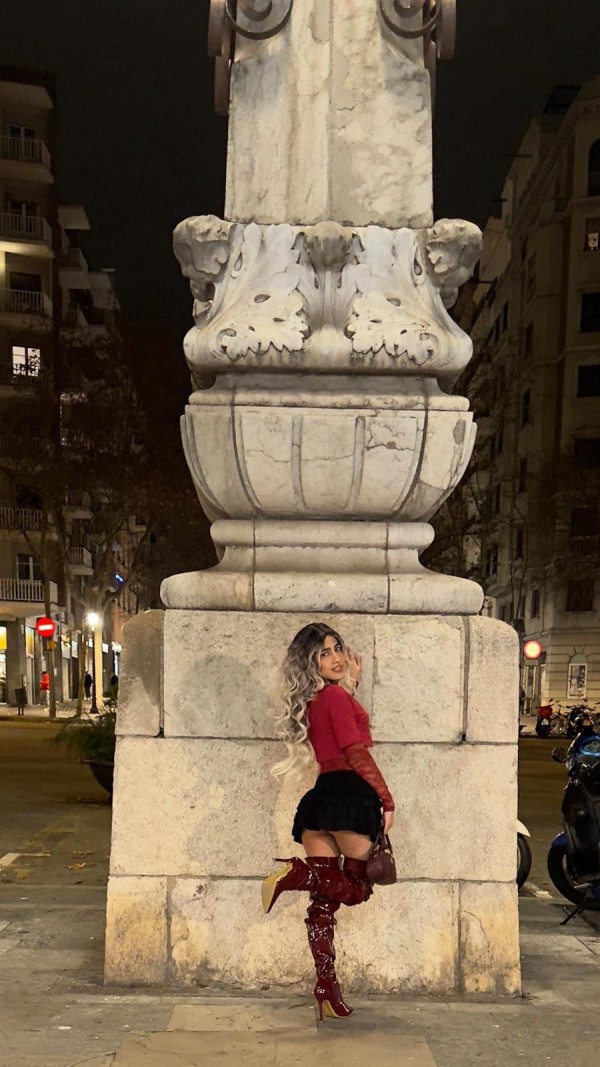 BELLA LATINA  TRANS JOVENCITA DE CURVAS ARDIENTES FIESTERA NOVEDAD