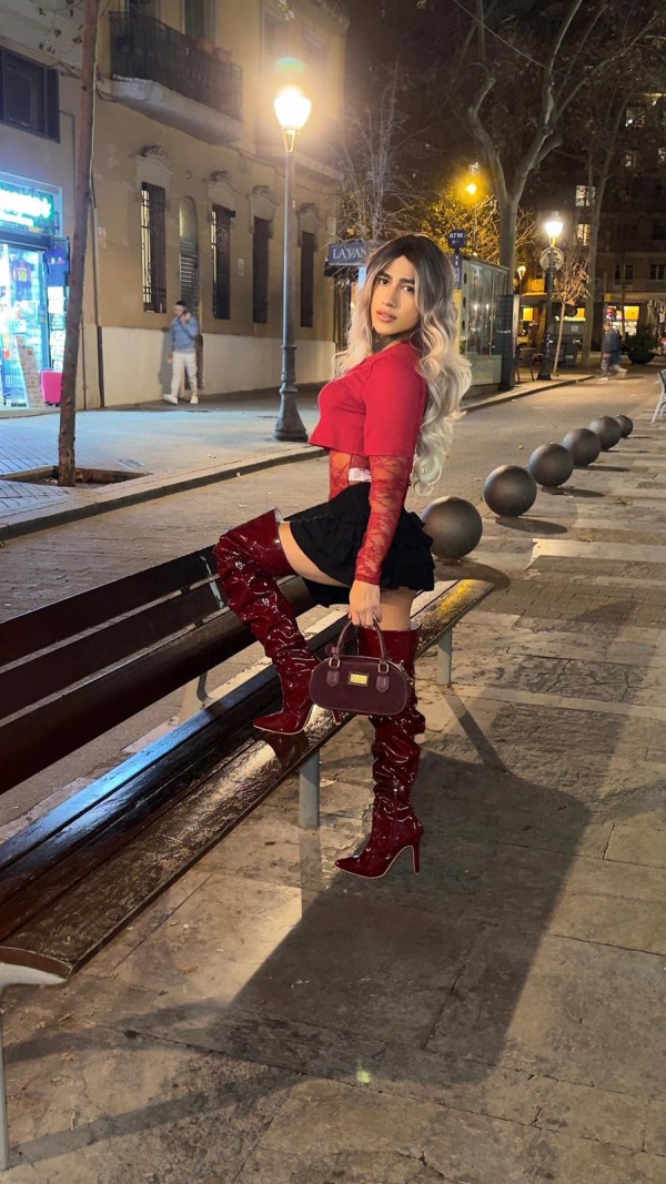 BELLA LATINA  TRANS JOVENCITA DE CURVAS ARDIENTES FIESTERA NOVEDAD