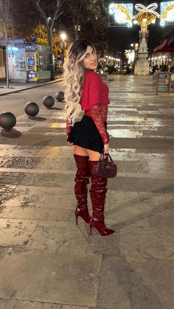 BELLA LATINA TRANS JOVENCITA DE CURVAS ARDIENTES FIESTERA NOVEDAD