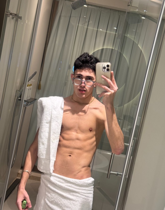 LATINO CALIENTE 21 años