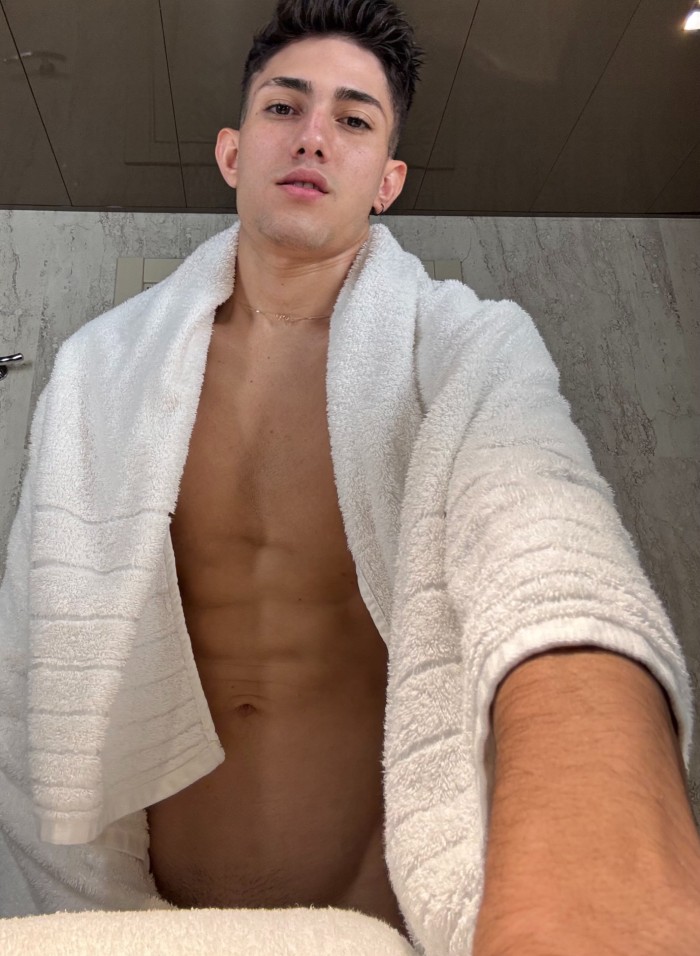 LATINO CALIENTE 21 años