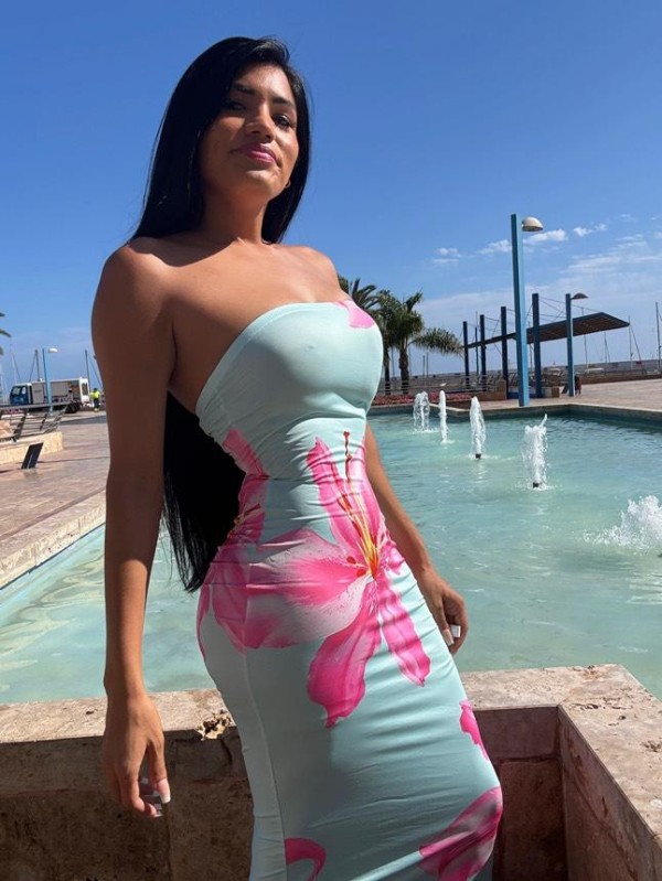 Morena argentina sensual fina y sofisticada,solo para exigentes