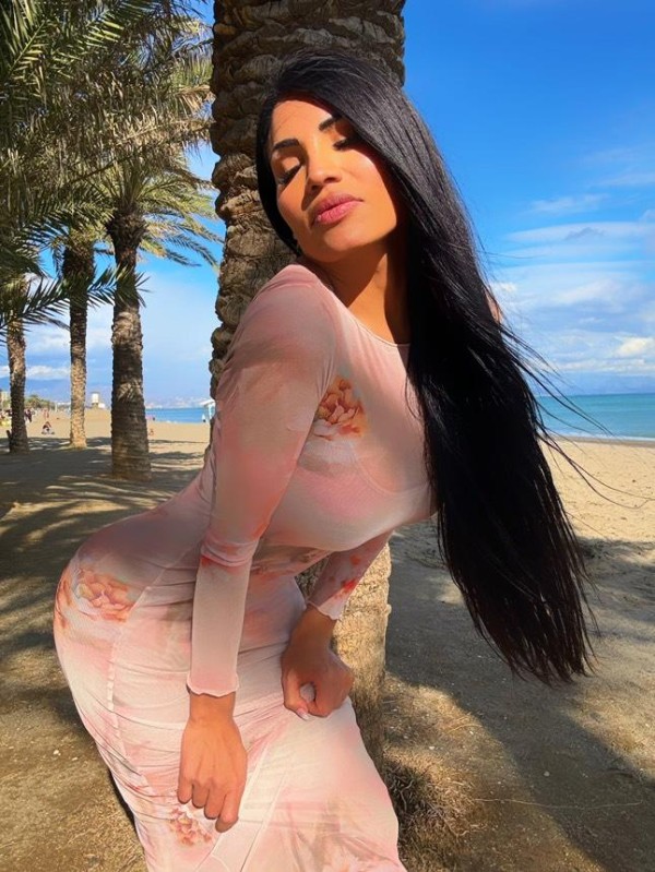 Morena argentina sensual fina y sofisticada,solo para exigentes