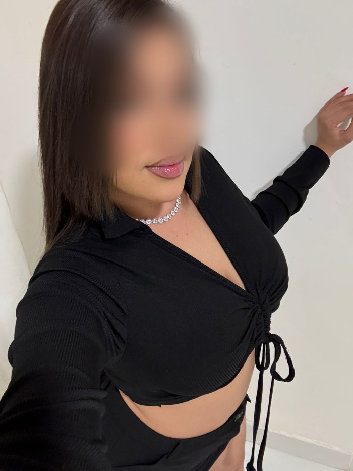 NIÑATA CON EL COÑITO ROSADITO…