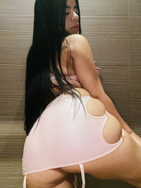 LINA JOVENCITA LATINA RECIEN LLEGADA