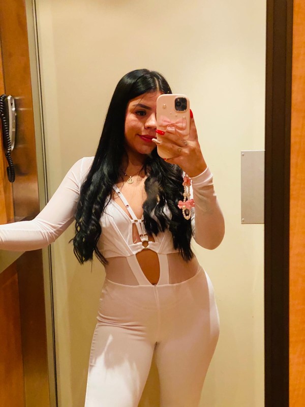 LINA CHICA LATINA RECIEN LLEGADA