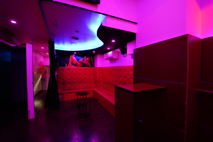 SE NECESITAN CHICAS PLAZAS DISPONIBLES