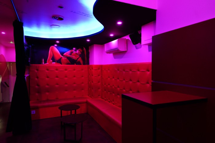 SE NECESITAN CHICAS PLAZAS DISPONIBLES