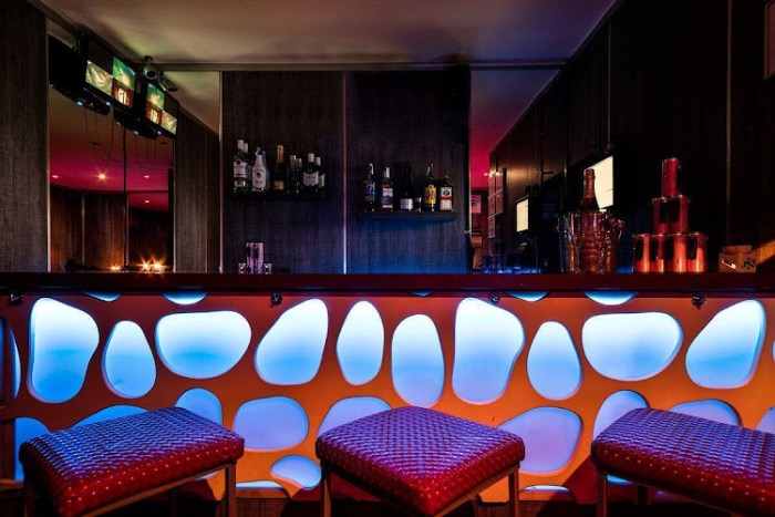 SE NECESITAN CHICAS PLAZAS DISPONIBLES