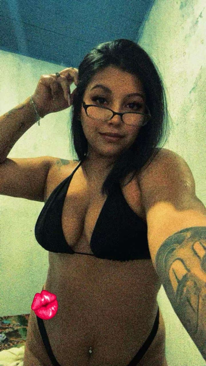 Morena garganta profunda