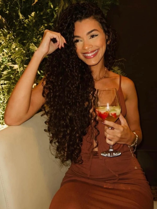 Soy una chica aventurera a la que le gusta complacer