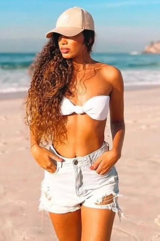 Soy una chica aventurera a la que le gusta complacer