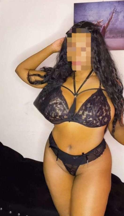 Exuberante morena de pechos grandes naturales madurita salidas a Gibraltar