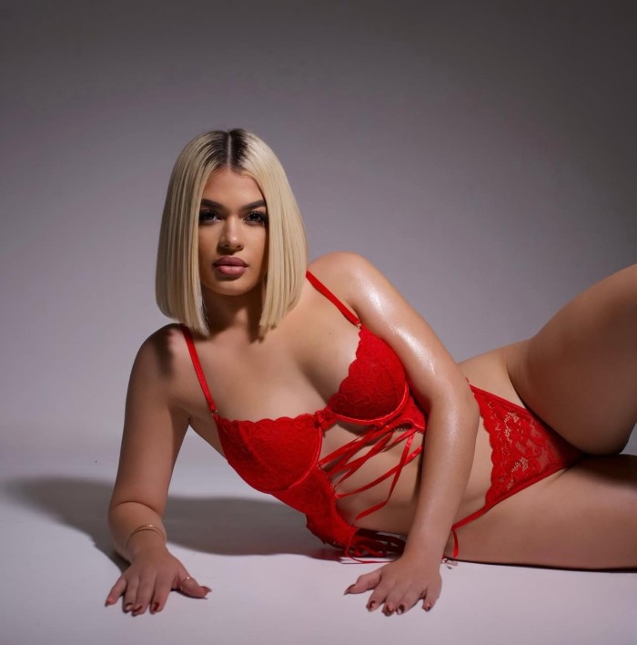 NUEVA TENTADORA ♡ LAS POSTURAS MÁS CALIENTES EN MONZON