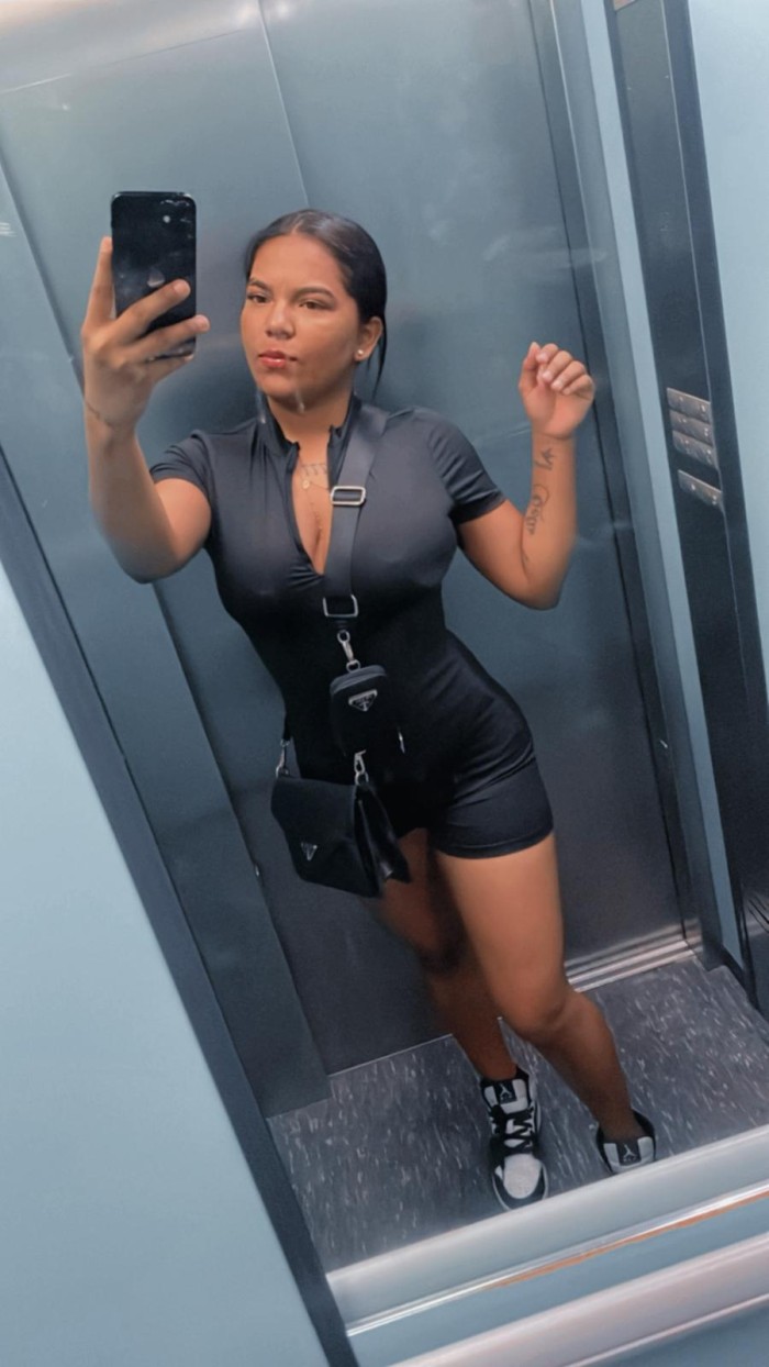 Chica sexy guapa complaciente